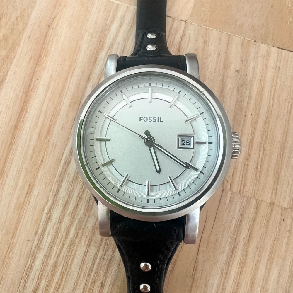 Fossil ladies silver tone black leather retro watch NEW BATTERY